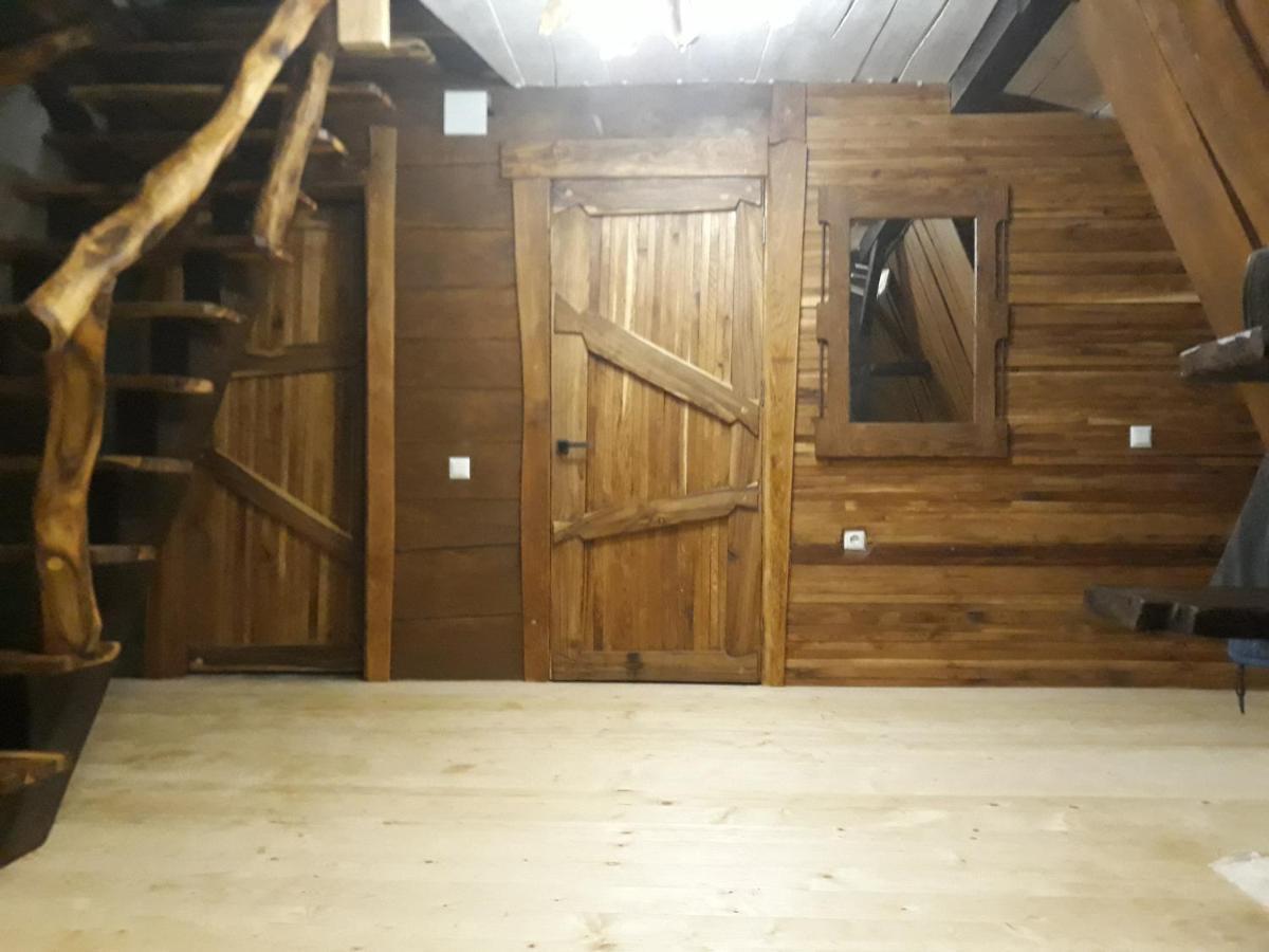 팔리아니츠야 Oak House 아파트 외부 사진